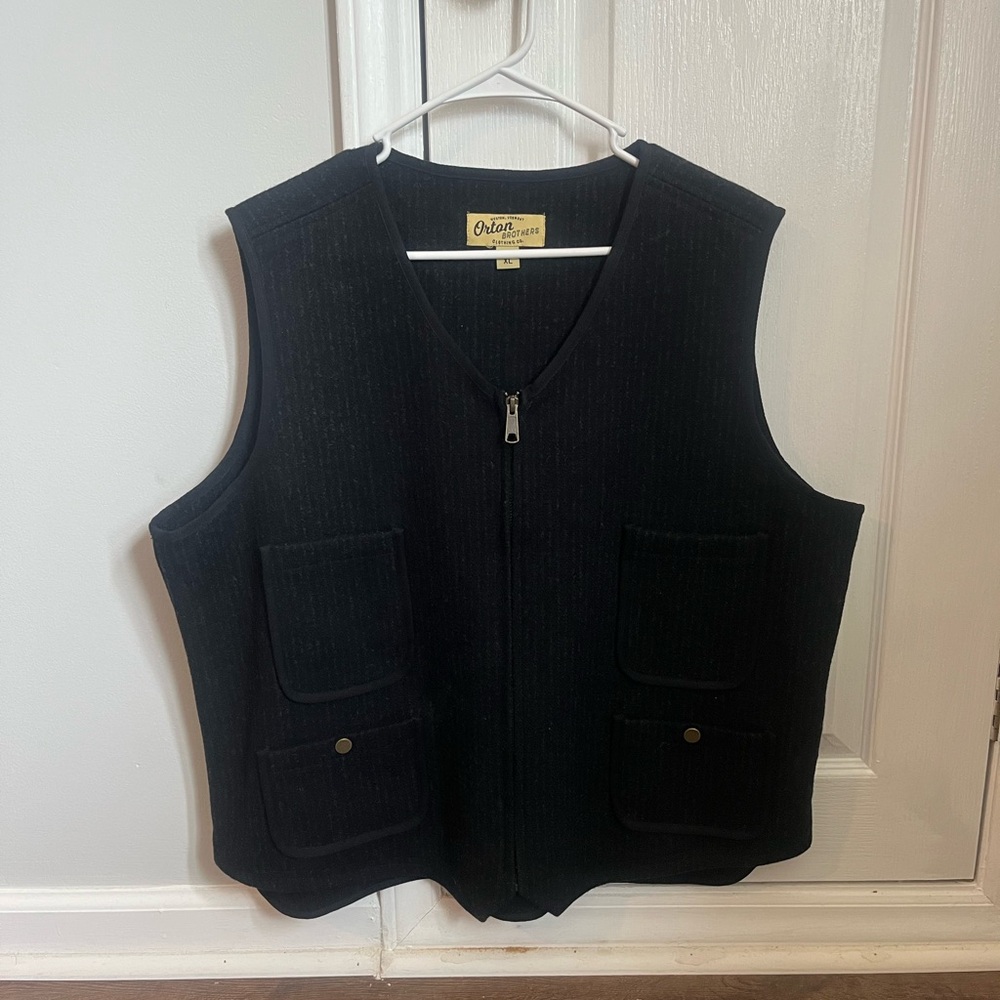 Orvis Black Textured Zip-Up Vest